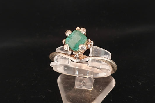 Pierre™ Vintage-Inspired Emerald Green Solitaire Ring
