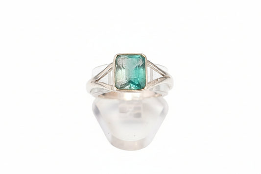 Pierre™ Natural Emerald Minimalist Ring