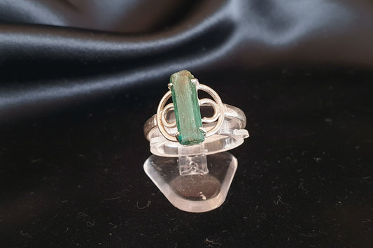 Raw Crystal Emerald Column Ring