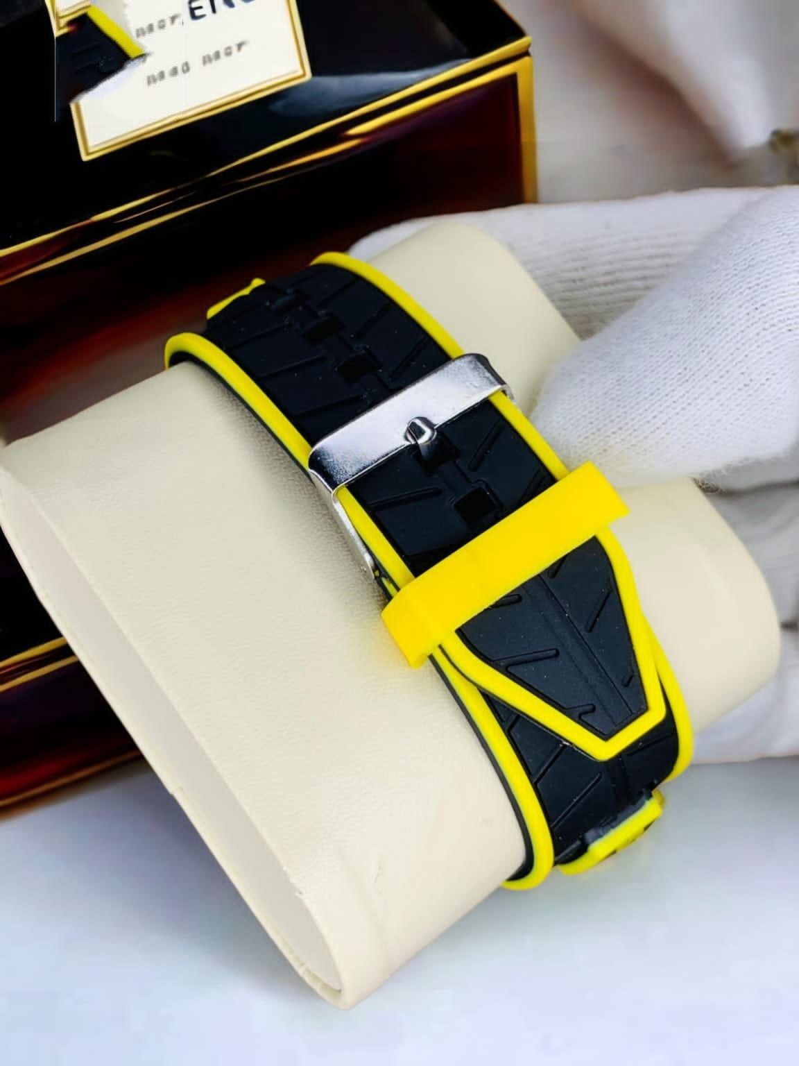 Stylish Sports Analog Rubber Strap Watch for Men