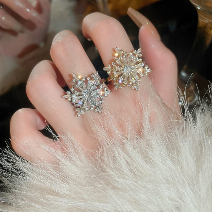 Sparkling Flower Rotating Ring