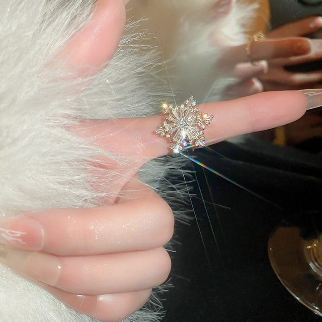 Sparkling Flower Rotating Ring